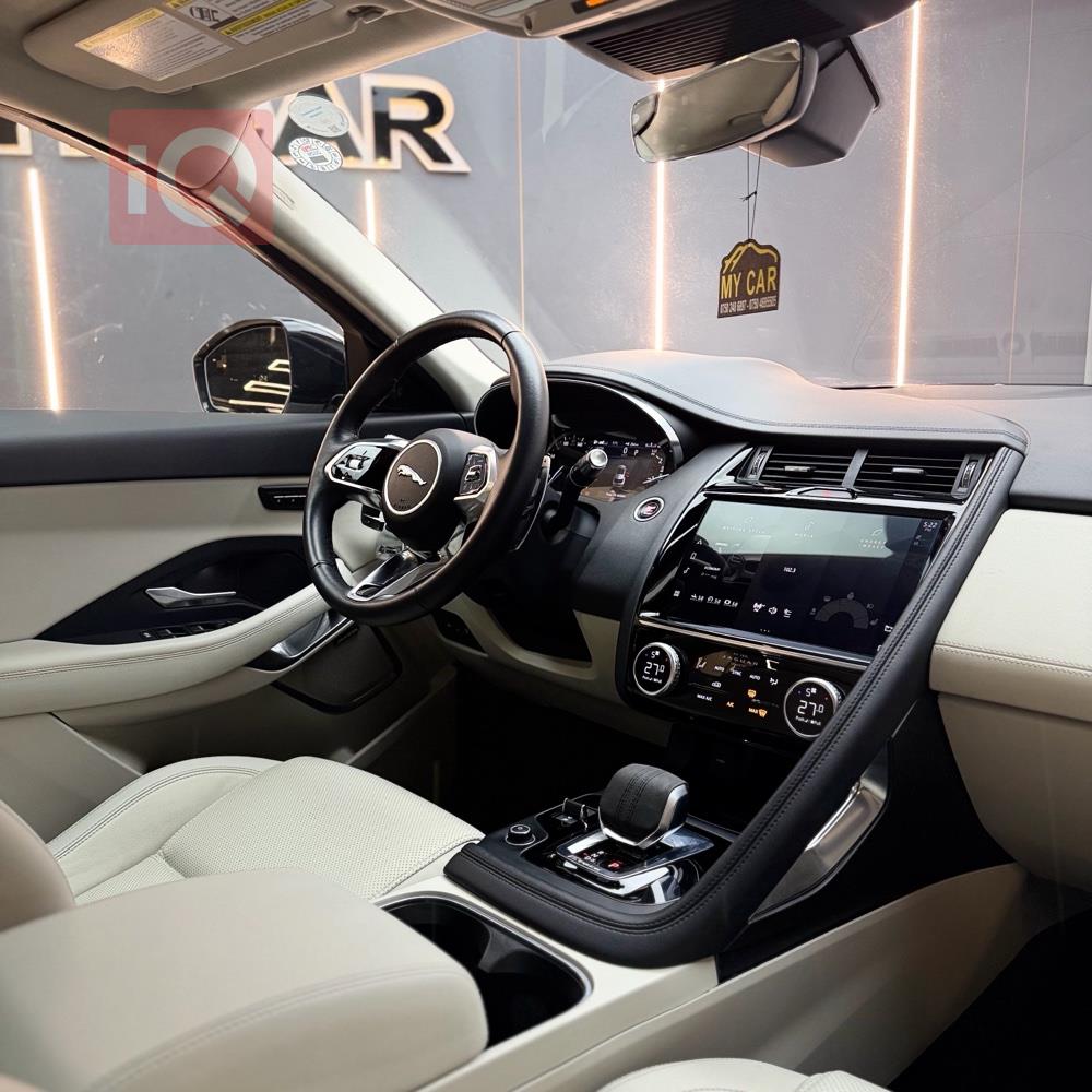 جاكوار إي- بيس